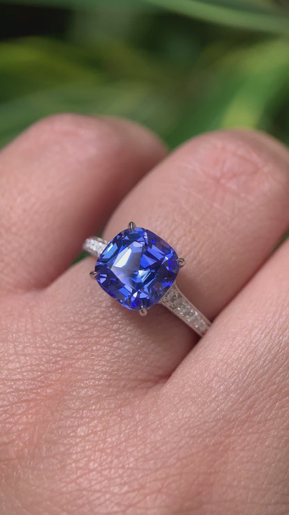 Spotlight Ring - Tanzanite